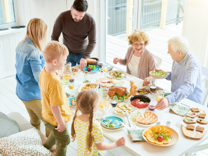 Jak zorganizować uroczysty rodzinny obiad w domu?